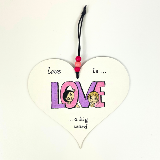 Ξύλινη καρδιά Love is...